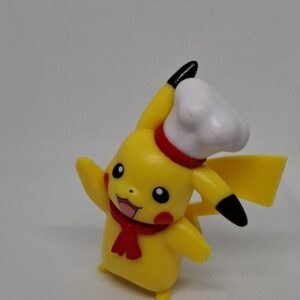 Pikachu Figur mit Kochmütze