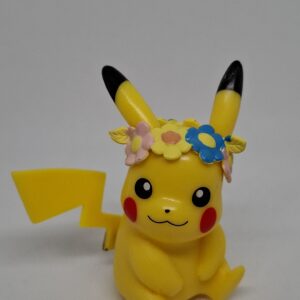 Pikachu Figur mit Blumen